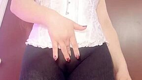 Madrastra Colombiana Masturba Su Vagina En Leggings