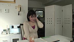 Fucking that curvy Asian mom in heels?