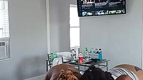 Kaksi pahista antaa päätä orgian jälkeen