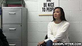 Madi Laine, złapała cię policjantka Rusty Nails?