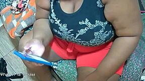 Flagra de traição, madrasta caught masturbating while enteado secretly records her