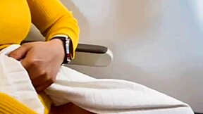 Moc Bom Em Loli Shows Off Wet Vietnamese Skills