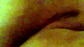 Sladka BBW uživa v masturbaciji pred ogledalom