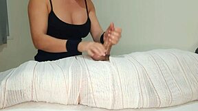 i give a mummified handjob with a two-minute cum interruption