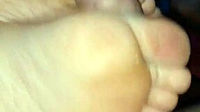 homemade bare footjob with girlfriend's feet in leggings, big cumshot on toes
