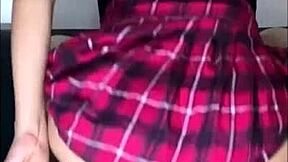 Dopo festa universitaria, latina e indiana amiche del cuore si baciano appassionatamente in bagno, portando a orgasmo traditore.