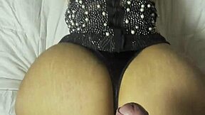 She shakes her BIG ASS showing off BIG BOOTY in sensual moves