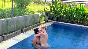 Wow! Eating Her Out in the Pool Feels So Damn Good