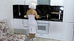 when stepson fucks stepmom in the ass, she totally forgets about breakfast! 😏🍳