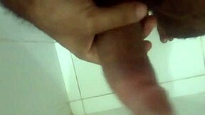 Emo Girl Demonstrates Her Style in Detailed Session