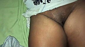 Milf screams on lover's dick, can't take it anymore