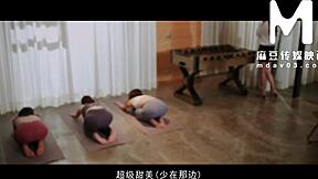 ModelMedia Asia tempts with tight pants and seductive doggystyle poses