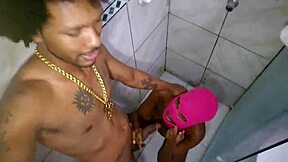 प्रेटिन्हा बाइना मामंदो ई चुपंदो ओ रोलुडो नो बन्यो