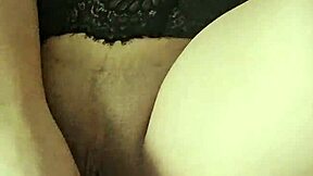 Viral video of mature latina masturbating with dildo