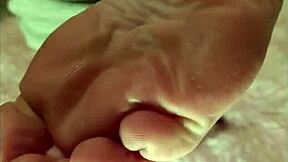 Amateur Worships Barefoot Feet And Toes