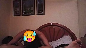 hago el amor con uno de mis suscriptores que era chibolo y duro mas de 50 minutos y me dejo bien cachada