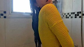 Horny latina girl masturbates in the bath, rubbing her breasts and showing her ass without panties.