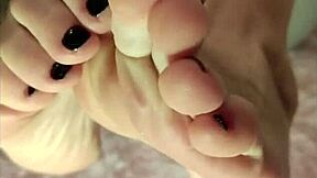 Amateur Worships Barefoot Feet And Toes