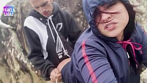 Novinho fucks rabuda bent over on public beach in front of everyone