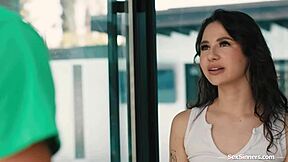 야동 틴이 빅 블랙 콕 다루는 스릴 느낀다