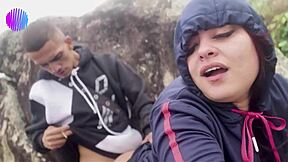 Novinho fucks rabuda bent over on public beach in front of everyone