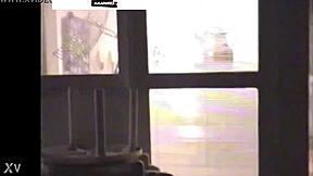 לטינה נתפסת מזדיינת חזק במצלמה מוסתרת במרפסת מסיבה