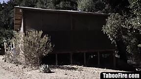 Ongelmallinen tyttö tapaa pahan terapeutin