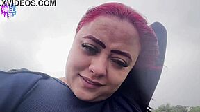 Novinho fucks rabuda bent over on public beach in front of everyone