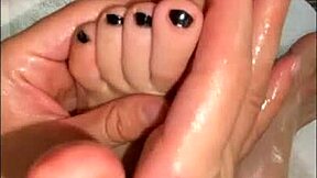 Latina Amateur Shares Barefoot Feet With Followers In Intimate Chat