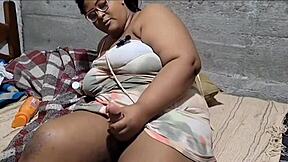 Futanari - enteado ajuda seu madrasta a se masturbar