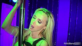 Busty Bombshells Nikki Benz And Jessica Jaymes Tease And Suck Cock