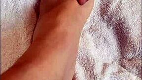 Latina Amateur Shares Barefoot Feet With Followers In Intimate Chat