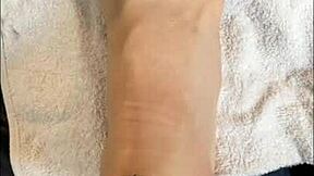 Latina Amateur Shares Barefoot Feet With Followers In Intimate Chat