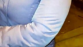 Venezuelská milf s křivým zadkem v červeném tangách se nechá dráždit penězi za sex v části 1