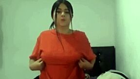 Cazzo, questa universitaria ha un culo ricco. Le do sesso orale, mostro tette enormi, roba vera homemade.