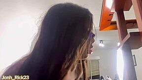 Botei meu vizinho pra me chupar e a namorada dele tambem