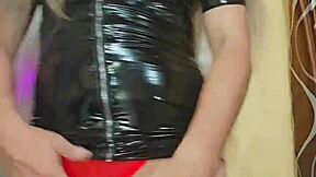 rica ladyboy transexual masturbandome