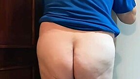 zea812 shows off her ass in crossdressing update