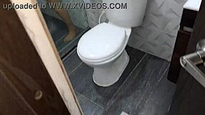 Veo a mi madrastra disfrutar de su delicioso coño parte 1?