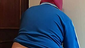 zea812 shows off her ass in crossdressing update