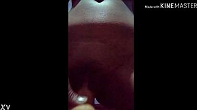 Solita en casa jugando con el amigo, exploring solo fun.