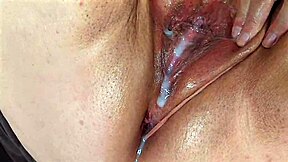 Видел жирную BBW со спермой, капающей из пухлой киски?