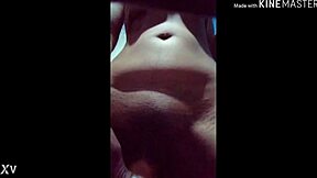 Solita en casa jugando con el amigo, exploring solo fun.