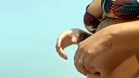 Encontrei um f� na praia e deixei ele passar bronzeador em mim?