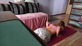 naked workout stream with stunning fitness beauty shaking ass