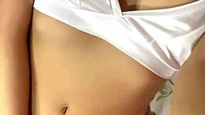 मैंने गलती से अपनी चाटी, गंद और चूत का इंटिमेट वीडियो भेज दिया