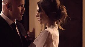 jill kassidy plays secretary role