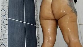 chica gordita masturbates in bathroom with squirting female ejaculation