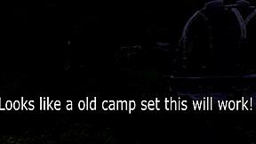 Lille røde woof rir monsteret i skogen