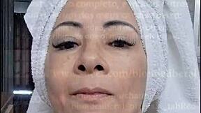 deixando tudo pronto pra receber macho no banheiro